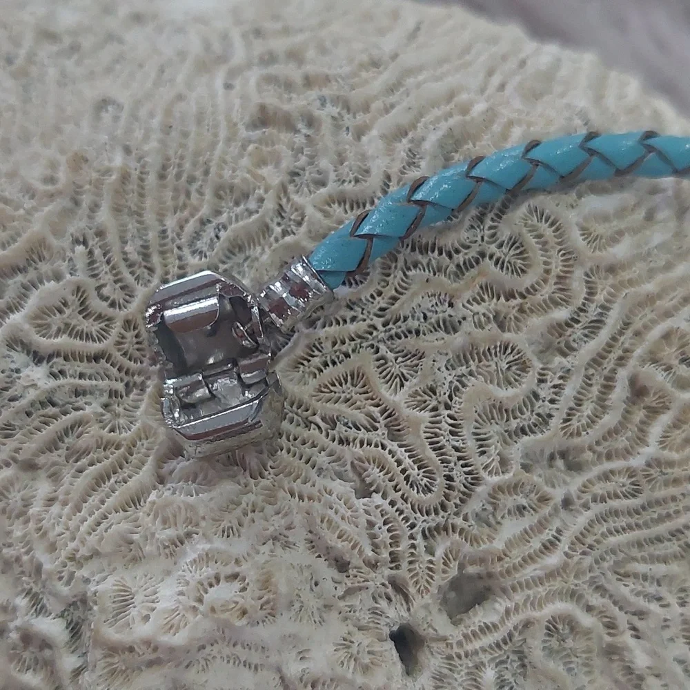 FASHION - Picture 3 of 6